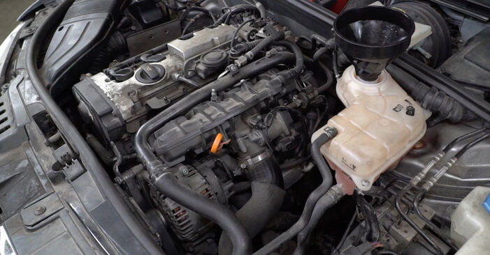 Reemplace Bomba de Agua + Kit de Distribución en un Audi A3 Sportback 8P 2004 2.0 TDI 16V usted mismo