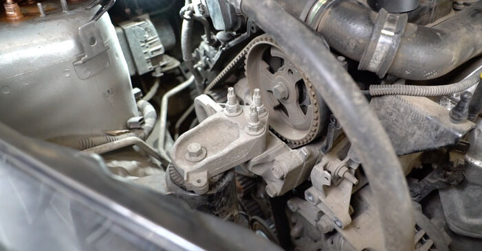 Wie schmierig ist es, selber zu reparieren: Wasserpumpe + Zahnriemensatz beim Ford Mondeo Mk5 Kombi 1.5 TDCi 2020 wechseln – Downloaden Sie sich Bildanleitungen