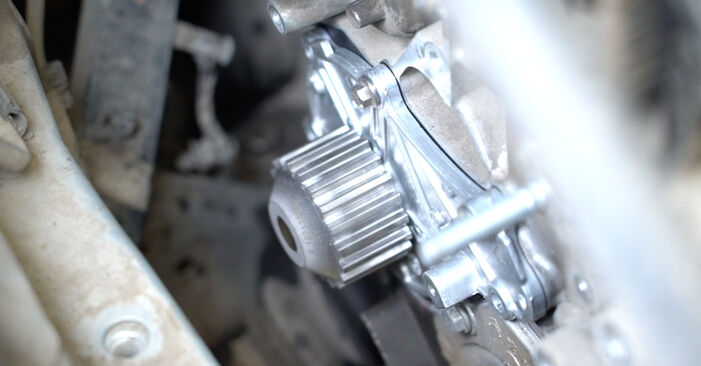 Mondeo V Kombi (CF) 2.0 TDCi Bi-Turbo 2014 Wasserpumpe + Zahnriemensatz - Tutorial zum selbstständigen Teilewechsel