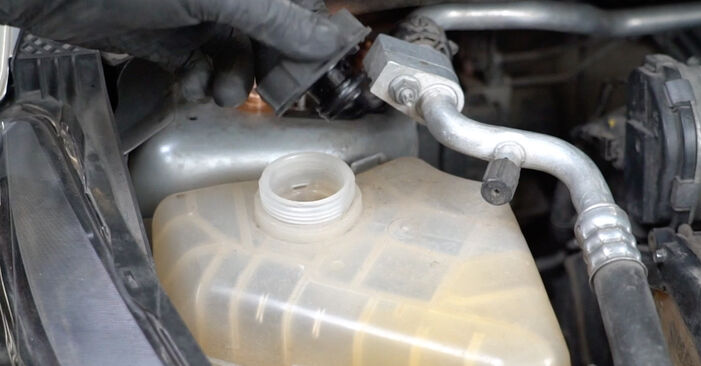 Wie kompliziert ist es, selbst zu reparieren: Wasserpumpe + Zahnriemensatz am Ford S-Max WA6 1.8 TDCi 2012 ersetzen – Laden Sie sich illustrierte Wegleitungen herunter