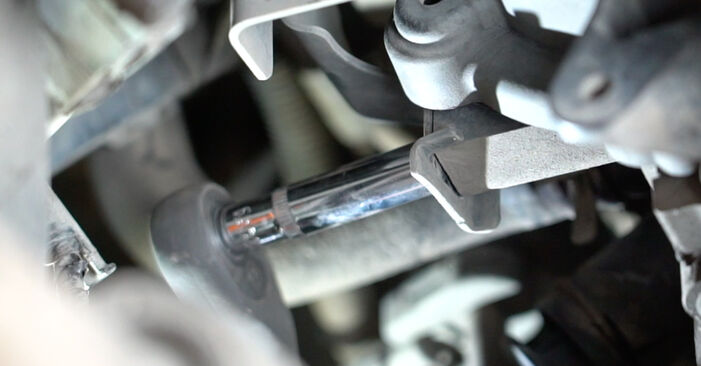 Come cambiare Pompa Acqua + Kit Cinghia Distribuzione su Ford Grand Tourneo Connect 1.5 TDCi 2013 - manuali PDF e video gratuiti