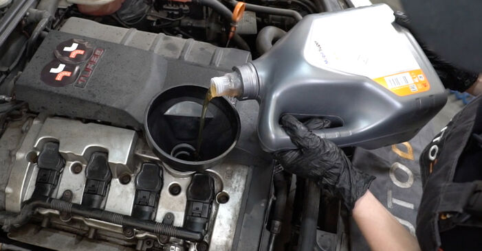 AUDI A3 2.0 TDI Oil Filter replacement: online guides and video tutorials
