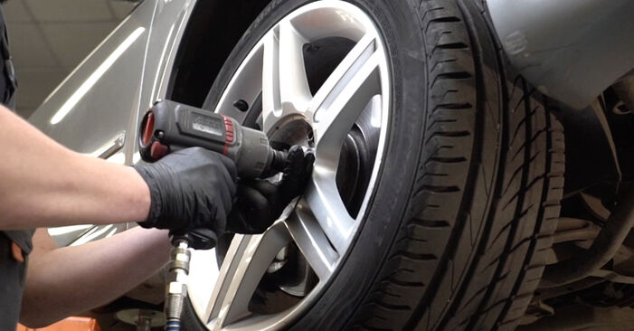 Changing Wheel Bearing on AUDI A8 (4D2, 4D8) 2.5 TDI 1997 by yourself