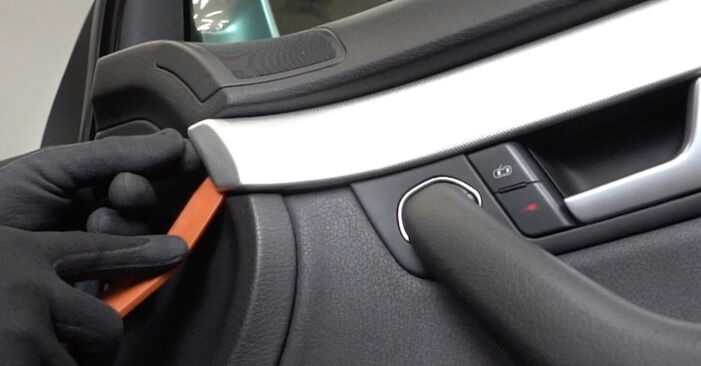 AUDI A4 Elektrinis lango pakėliklis keitimas: nemokamos remonto instrukcijos
