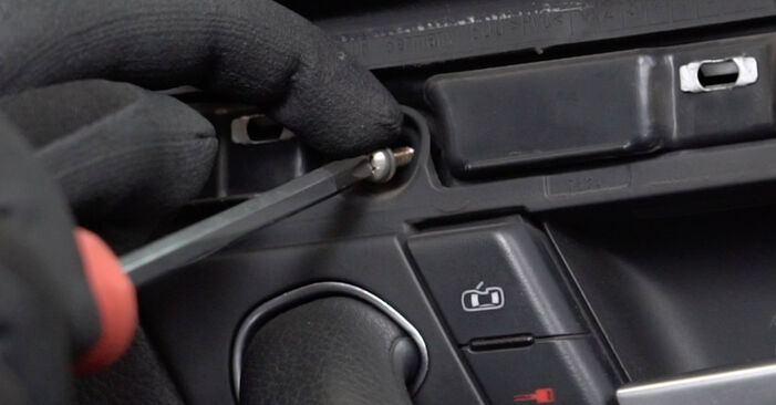 Jak zdjąć i wymienić Podnośnik szyby Audi A4 B6 Avant 1.8 T 2001 - łatwe w użyciu instrukcje online