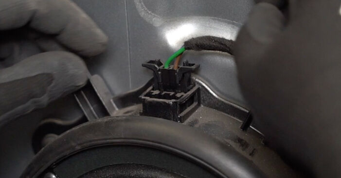 Ako vymeniť Mechanizmu zdvíhania okien na Audi A4 b7 2004 – bezplatné PDF a video návody.