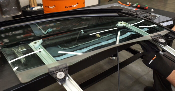 AUDI A4 2014 Fensterheber Schrittweise Anleitungen zum Wechsel von Autoteilen