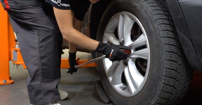 Hvordan skifte Bremseskiver på Tiida C12 Hatchback 2012 – gratis PDF- og videoveiledninger