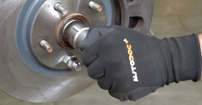 Wie schmierig ist es, selber zu reparieren: Radlager beim Nissan t31 2.0 dCi 2013 wechseln – Downloaden Sie sich Bildanleitungen
