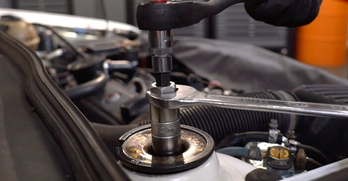 Hvordan man udskifter VW CORRADO Tårnleje - trin-for-trin manualer og video vejledninger