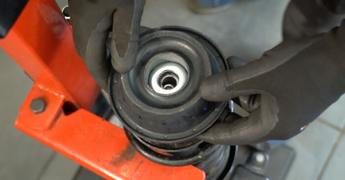 How to replace Strut Mount on VW Vento (1H2) 1996: download PDF manuals and video instructions