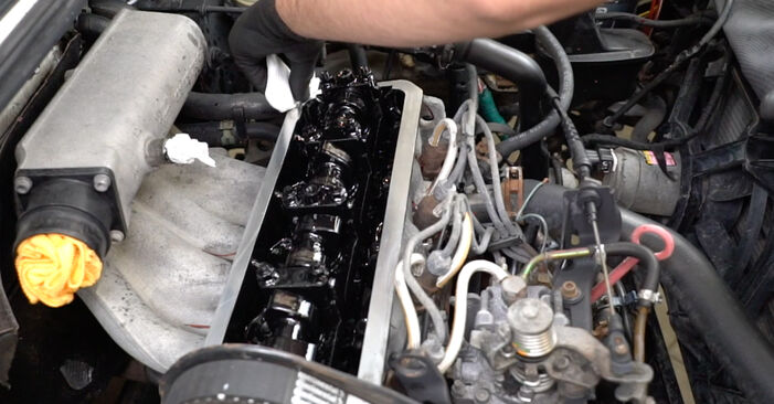 Wie man Wasserpumpe + Zahnriemensatz beim VW Caddy II Kastenwagen (9K9A) 2000 auswechselt – Downloaden Sie sich PDF-Tutorials und Videoanleitungen herunter
