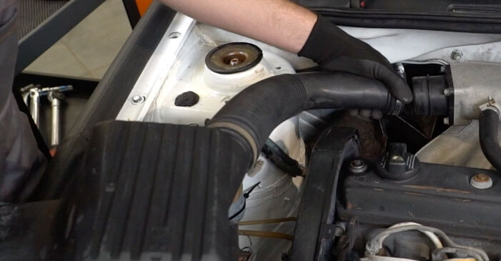 Wie schmierig ist es, selber zu reparieren: Wasserpumpe + Zahnriemensatz beim VW Caddy 2 Kastenwagen 1.7 SDI 2001 wechseln – Downloaden Sie sich Bildanleitungen