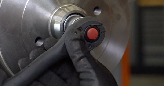 Changer Roulement de roue sur VW 411/412 par vous-même