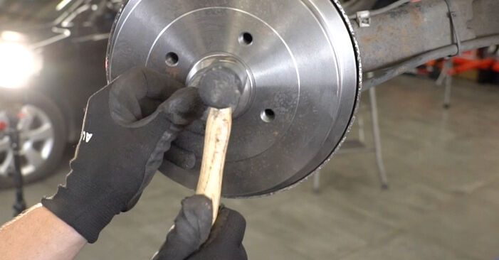VW GOLF 1.6 Wheel Bearing replacement: online guides and video tutorials