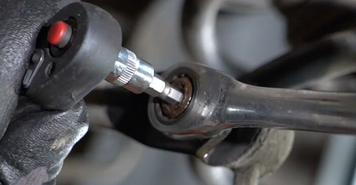Wie schmierig ist es, selber zu reparieren: Koppelstange beim Toyota Rav4 II 1.8 4WD 2000 wechseln – Downloaden Sie sich Bildanleitungen