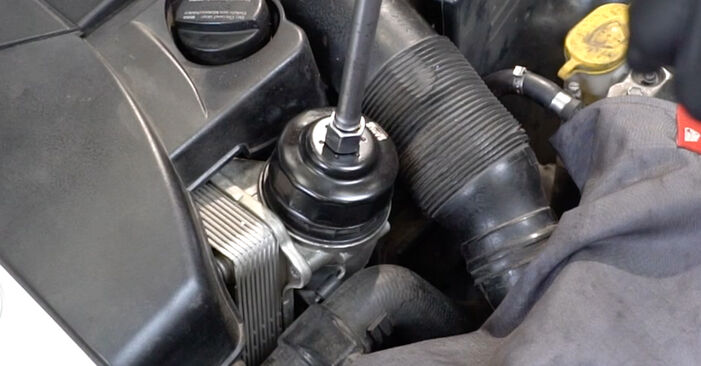 Wie lange braucht der Teilewechsel: Ölfilter am Mercedes S212 2009 - Einlässliche PDF-Wegleitung
