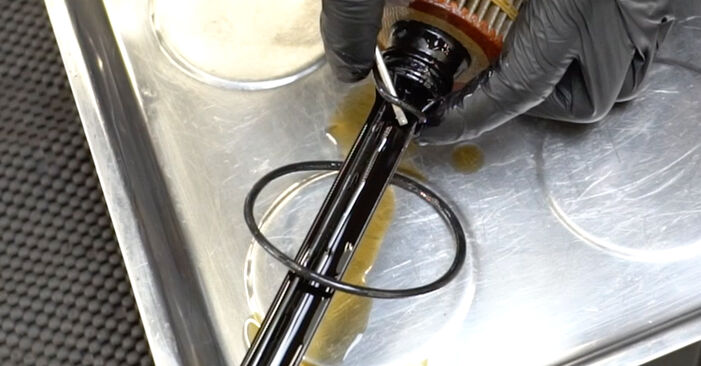 SL (R230) 350 (230.456) 2012 Olejový filter svojpomocná výmena vďaka návodu z našej dielne