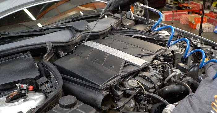 Mercedes CLK C208 CLK 230 Kompressor (208.347) 1999 Zündkerzen wechseln: Gratis Reparaturanleitungen