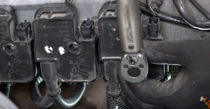 Mercedes A208 CLK 200 (208.435) 2000 Zündkerzen wechseln: Gratis Reparaturanleitungen