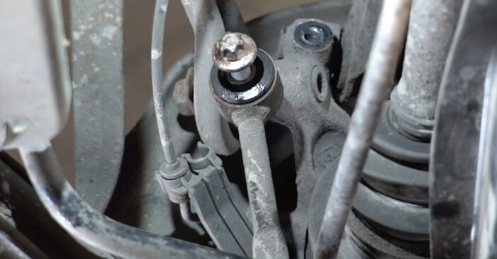 Wie schmierig ist es, selber zu reparieren: Koppelstange beim Mercedes CL203 C 180 2.0 (203.735) 2007 wechseln – Downloaden Sie sich Bildanleitungen