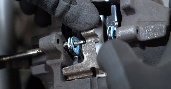 Bremsscheiben beim MERCEDES-BENZ CLK CLK 200 Kompressor (209.341) 2009 selber erneuern - DIY-Manual