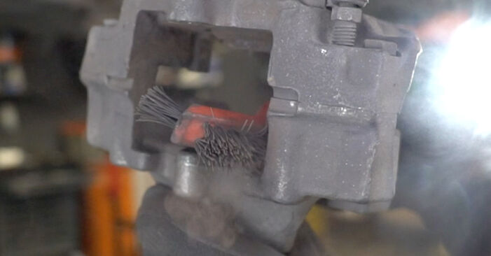Mercedes SLK R171 350 3.5 (171.456) 2006 Bremsscheiben wechseln: Gratis Reparaturanleitungen