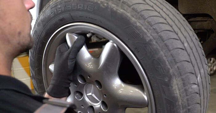 Mercedes SLK R171 350 3.5 (171.456) 2006 Bremsbeläge wechseln: Gratis Reparaturanleitungen