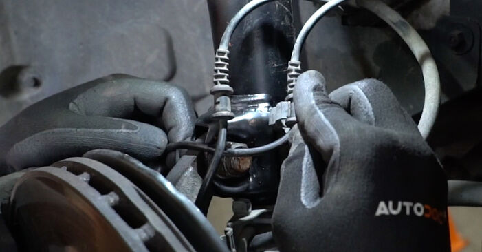 Domlager Mercedes CL203 C 180 1.8 Kompressor (203.746) 2003 wechseln: Kostenlose Reparaturhandbücher
