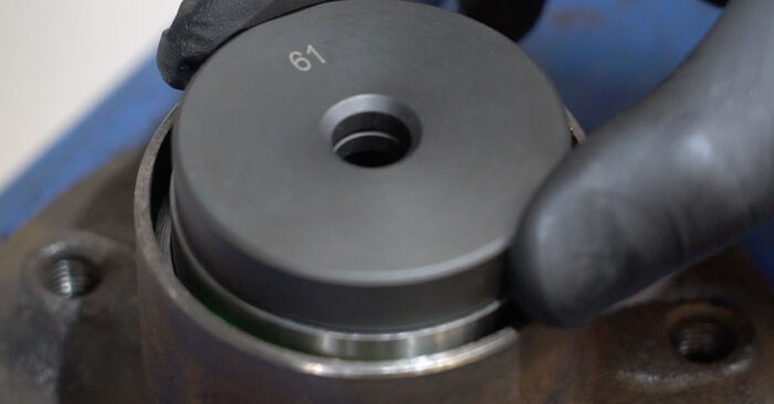 Comment changer Roulement de roue sur MERCEDES-BENZ 111 SERIES - trucs et astuces