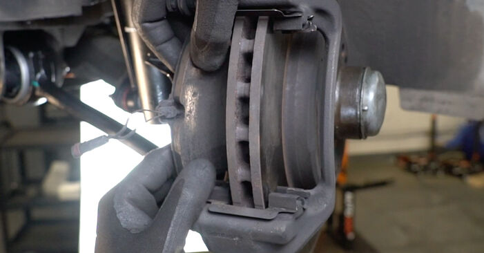 MERCEDES-BENZ CLK CLK 320 (208.465) Wheel Bearing replacement: online guides and video tutorials