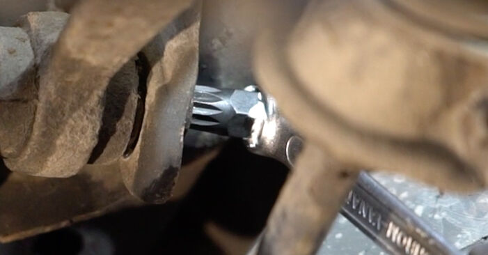 Wie schmierig ist es, selber zu reparieren: Querlenker beim Mercedes S202 C 240 2.4 (202.086) 1996 wechseln – Downloaden Sie sich Bildanleitungen