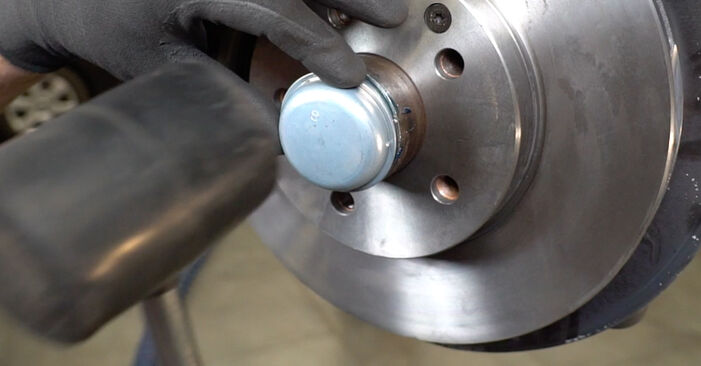 Mercedes W212 E 220 CDI / BlueTEC 2.2 (212.001, 212.002) 2011 Wheel Bearing replacement: free workshop manuals
