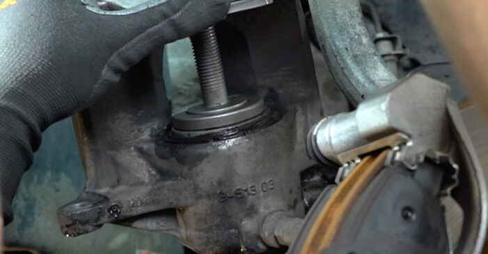 Schimbare Rulment roata la Mercedes S212 2011 E 220 CDI / BlueTEC 2.2 (212.202, 212.201) de unul singur