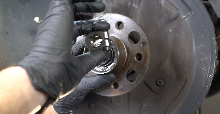 Wie schmierig ist es, selber zu reparieren: Radlager beim Mercedes SL R230 55 AMG (230.472) 2007 wechseln – Downloaden Sie sich Bildanleitungen