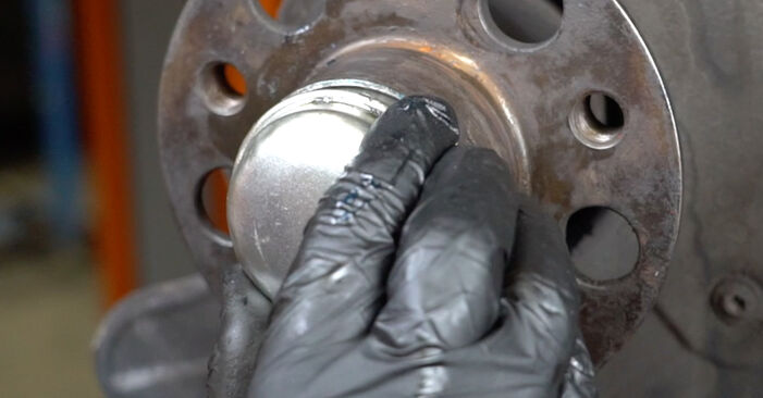 Recomandările pas cu pas pentru înlocuirea de sine stătătoare Mercedes X218 2013 CLS 350 3.5 (218.959) Rulment roata