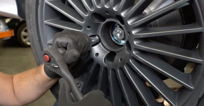 Come cambiare Cuscinetti ruota anteriore e posteriore su MERCEDES-BENZ CLS Shooting Brake (X218) 2012 - suggerimenti e consigli
