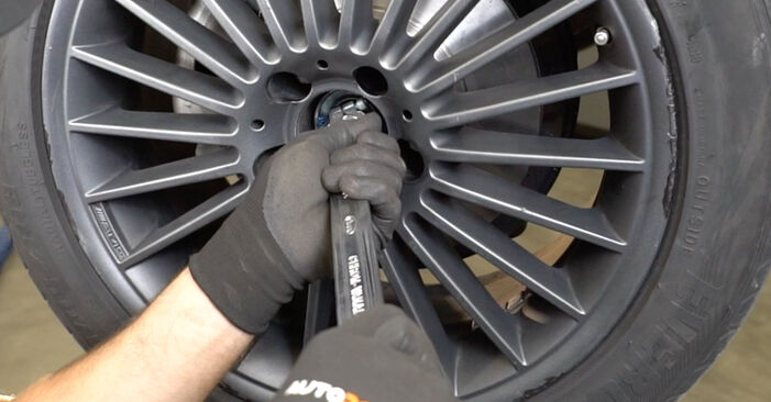 Trinn-for-trinn anbefalinger for hvordan du kan bytte Mercedes X218 2013 CLS 350 3.5 (218.959) Hjullager selv