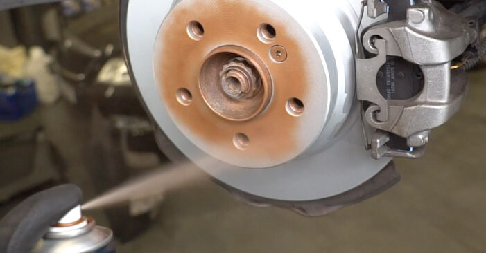 Mercedes C218 CLS 350 CDI / d 4-matic (218.393) 2013 Bremsscheiben wechseln: Kostenfreie Reparaturwegleitungen