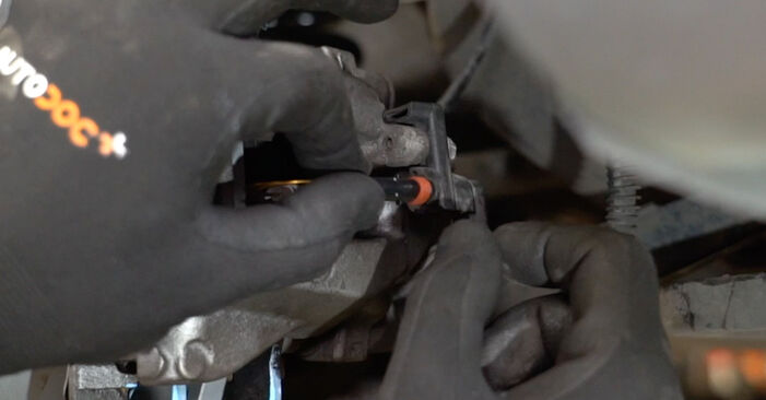 Wie kompliziert ist es, selbst zu reparieren: Bremsbeläge am Mercedes X218 CLS 350 d 3.0 4-matic (218.994) 2012 ersetzen – Laden Sie sich illustrierte Wegleitungen herunter