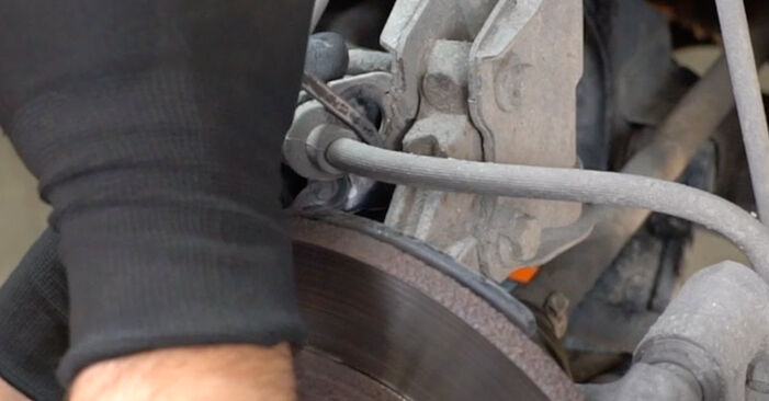 Wie schmierig ist es, selber zu reparieren: Domlager beim Fiat 500 312 0.9 (312AXM1B) 2013 wechseln – Downloaden Sie sich Bildanleitungen