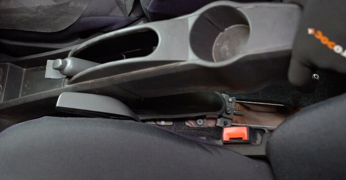 Hvordan skifte FIAT 500 2014 Bremsetrommel trinn–for–trinn veiledning