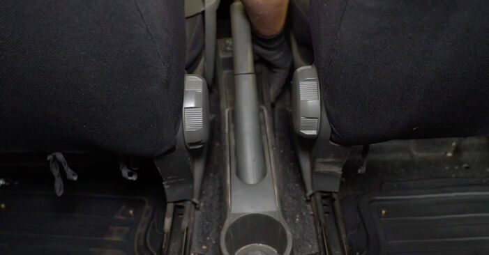 FIAT 500 Stabdžių būgnas keitimas: nemokamos remonto instrukcijos