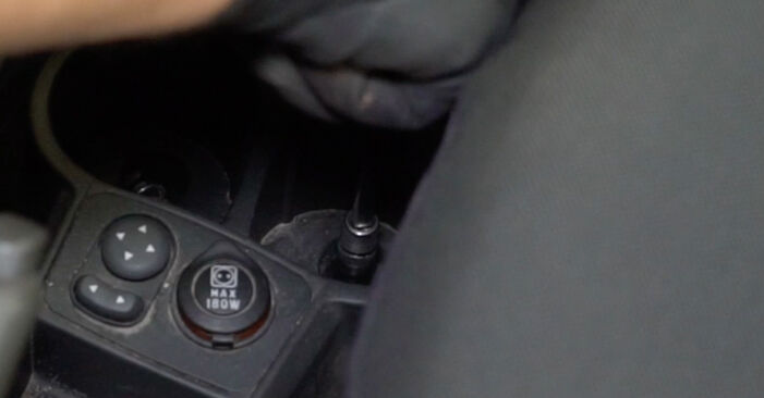 Samodzielna wymiana Bęben hamulcowy w FIAT 500 Hatchback (312) 1.4 (312AXC1B, 312CXC1B) 2010