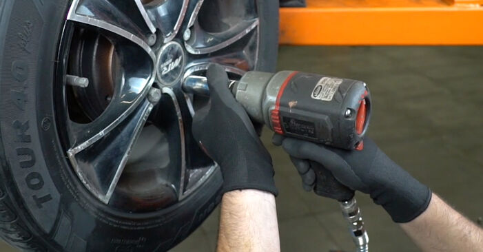 Hvordan skifte FIAT 500 2014 Bremsetrommel trinn–for–trinn veiledning