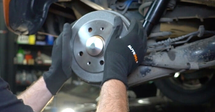 FIAT 500 Bremsetromler gør-det-selv udskiftnings værksted manual
