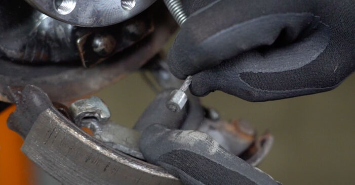 Hvordan man udskifter Bremsebakker på FIAT 500 - gratis PDF og video manualer