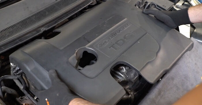 Cómo cambiar Taco de Motor en un Ford C Max 2 2010 - Manuales en PDF y en video gratuitos