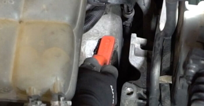 Колко време отнема смяната: Окачване на двигателя на Ford Focus Mk2 2012 - информативен PDF наръчник