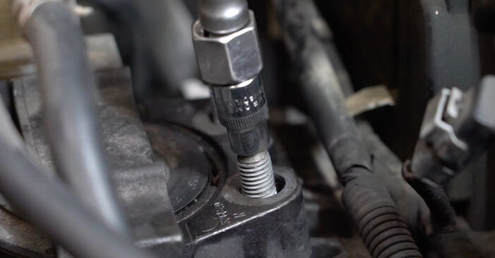 Wie kompliziert ist es, selbst zu reparieren: Motorlager am Ford Focus mk3 Limousine 1.6 TDCi 2016 ersetzen – Laden Sie sich illustrierte Wegleitungen herunter